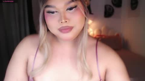 Snapshot of ellise_husson chatting on 07-18-26, 03:27 Ellise online show from 07-18-26, 03:27