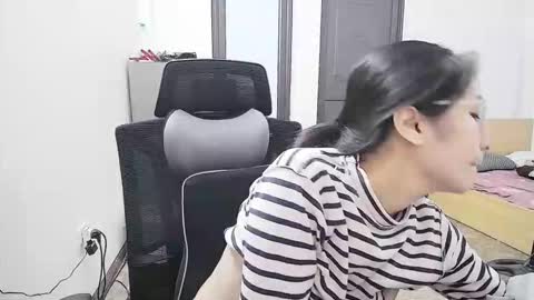 ellsa9x online show from 11-17-25, 02:39