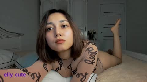 Snapshot of elly_cute_ chatting on 01-25-25, 01:32 Elly Cute online show from 01-25-25, 01:32