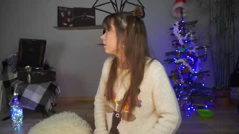 Snapshot of elly_fry chatting on 12-31-24, 10:01 Art Place online show from 12-31-24, 10:01