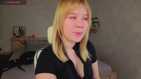 ellya_castro online show from 10-23-25, 01:27