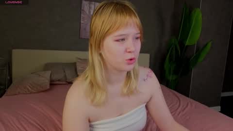 ellya_castro online show from 11-27-25, 12:24