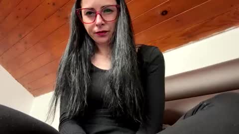 ellyadavis online show from 11-21-25, 04:16