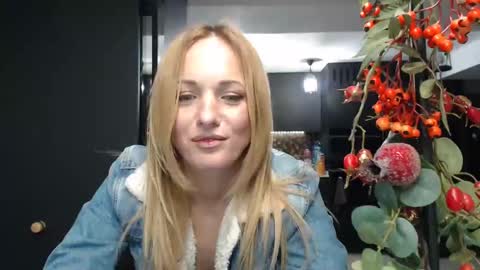 Snapshot of ellyadiamond chatting on 02-07-25, 03:01 EllyaDiamond online show from 02-07-25, 03:01