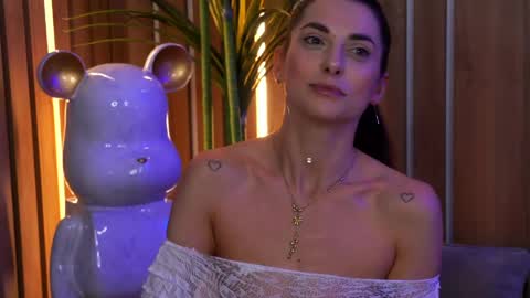 Elly online show from 04-18-26, 07:07