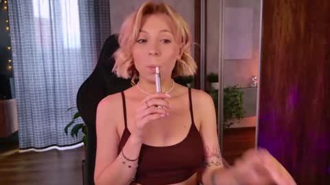 Elly online show from 11-02-25, 04:04