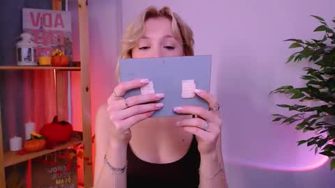 Elly online show from 11-03-25, 03:52