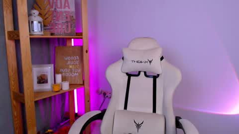 Elly online show from 11-20-25, 02:45