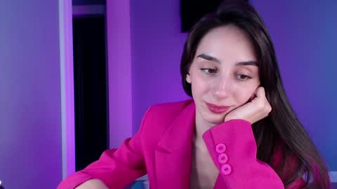 Im online Fri Sun Mon Tue Thu Fri Sat3 from 1000 online show from 12-16-24, 09:57