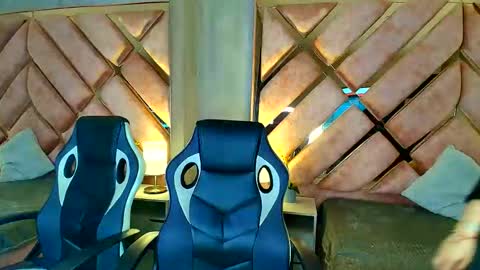 Elodie  online show from 04-23-26, 12:29