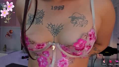 Snapshot of elodie_walker chatting on 09-21-25, 12:07 Elodie online show from 09-21-25, 12:07