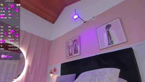 Elodie  online show from 01-08-26, 03:03