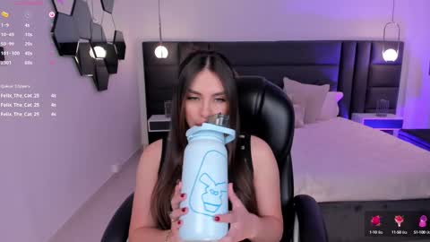 ELOISA OLIVERO online show from 02-24-25, 05:42