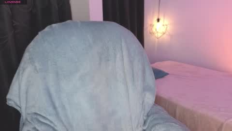 Eloise  . online show from 11-13-25, 05:17