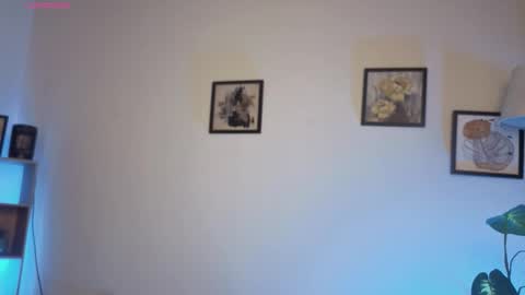 Eloise  . online show from 12-21-25, 04:52