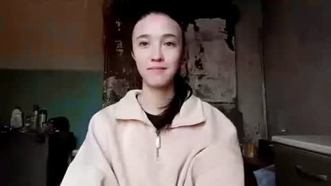 Snapshot of elouisevallian chatting on 06-11-26, 02:11 Elara online show from 06-11-26, 02:11