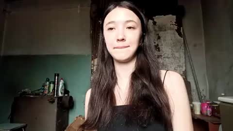 Snapshot of elouisevallian chatting on 06-22-26, 03:25 Elara online show from 06-22-26, 03:25