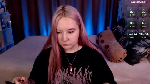 Snapshot of elovinora chatting on 12-16-24, 01:42 Ela give me a thumbs up if you like it and this is important for the development of the account online show from 12-16-24, 01:42