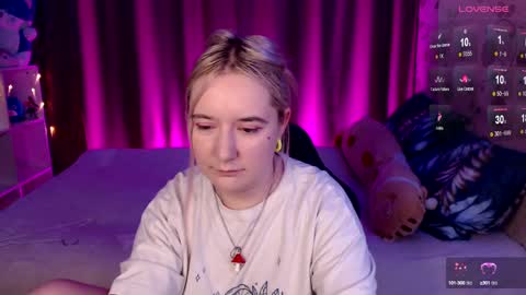 Snapshot of elovinora chatting on 12-28-24, 10:02 Ela give me a thumbs up if you like it and this is important for the development of the account online show from 12-28-24, 10:02