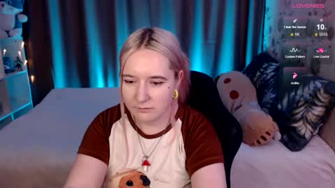 Snapshot of elovinora chatting on 12-30-24, 10:45 Ela give me a thumbs up if you like it and this is important for the development of the account online show from 12-30-24, 10:45