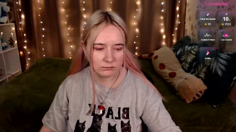 Snapshot of elovinora chatting on 01-03-25, 11:01 Ela give me a thumbs up if you like it and this is important for the development of the account online show from 01-03-25, 11:01