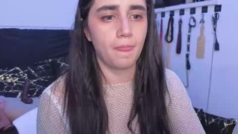 elowen_halley1 online show from 11-08-25, 09:57