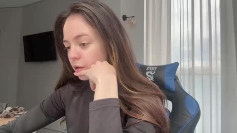 Snapshot of elowynx chatting on 04-11-26, 10:08 Milana online show from 04-11-26, 10:08