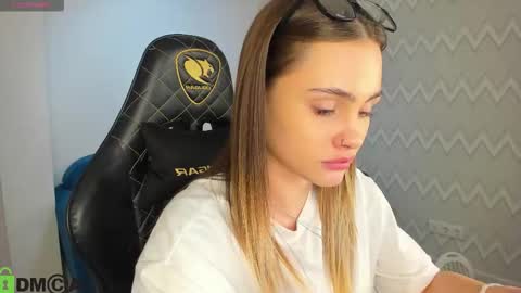 elsa_carterr online show from 11-25-25, 09:42