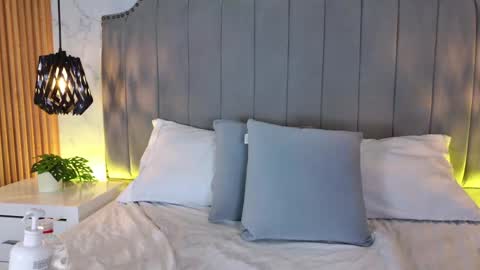 Snapshot of elsa_gb chatting on 05-28-26, 04:10 Isabela Martinez online show from 05-28-26, 04:10