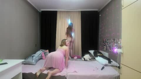 Snapshot of elsa_hot_here chatting on 03-30-26, 03:40 Elsa online show from 03-30-26, 03:40