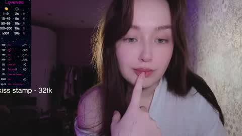 Snapshot of elusive_mia chatting on 06-07-26, 05:49 Mia 3 online show from 06-07-26, 05:49