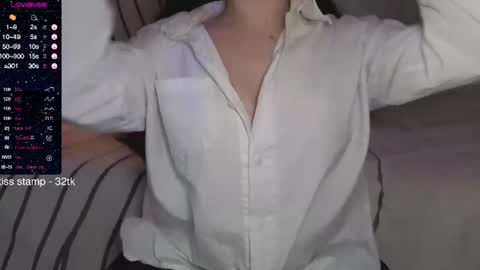 Snapshot of elusive_mia chatting on 06-10-26, 01:43 Mia 3 online show from 06-10-26, 01:43