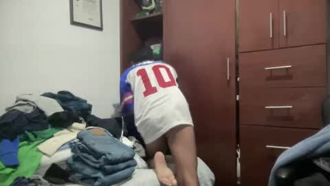 Snapshot of elvergudo0 chatting on 02-15-25, 06:12 Diego online show from 02-15-25, 06:12