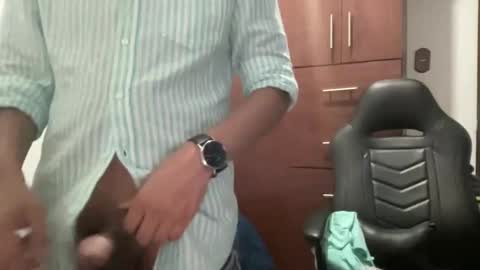 Snapshot of elvergudo0 chatting on 03-08-25, 05:17 Diego online show from 03-08-25, 05:17