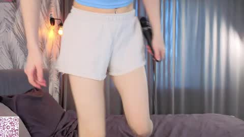 Snapshot of elvyrose chatting on 05-07-26, 04:40 Alex online show from 05-07-26, 04:40