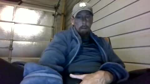 Snapshot of elwooood7 chatting on 04-19-26, 11:42 elwooood7 online show from 04-19-26, 11:42