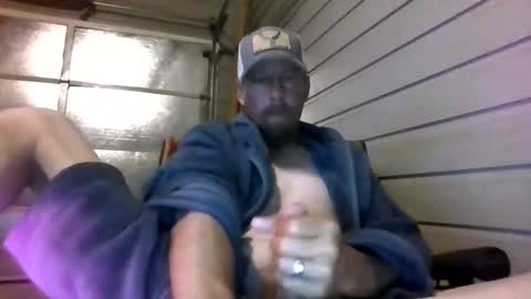 Snapshot of elwooood7 chatting on 04-25-26, 01:41 elwooood7 online show from 04-25-26, 01:41