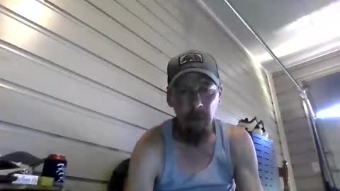 Snapshot of elwooood7 chatting on 05-25-26, 03:29 elwooood7 online show from 05-25-26, 03:29