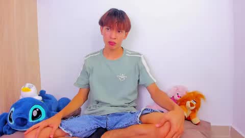 Snapshot of ely_king chatting on 06-17-26, 07:04 E L Y K I N G online show from 06-17-26, 07:04