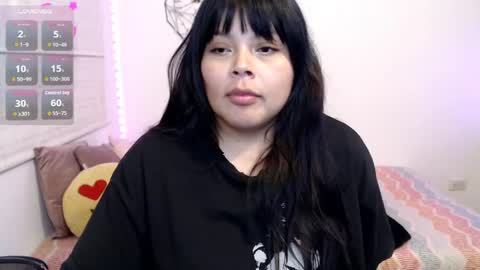 Snapshot of elymoon chatting on 05-27-26, 01:57 Ely online show from 05-27-26, 01:57
