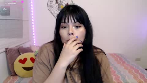 Snapshot of elymoon chatting on 05-27-26, 11:57 Ely online show from 05-27-26, 11:57