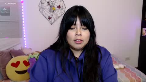 Snapshot of elymoon chatting on 06-11-26, 02:53 Ely online show from 06-11-26, 02:53