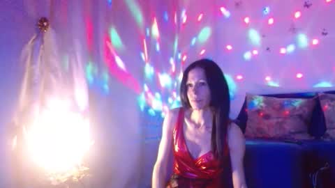 Elisa online show from 11-18-25, 06:45