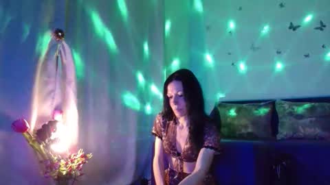 Elisa online show from 03-29-26, 05:13