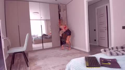 Snapshot of elza_mature chatting on 05-04-26, 08:43 Elza online show from 05-04-26, 08:43