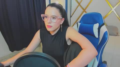 Snapshot of ema_04 chatting on 05-25-26, 08:04 Estefany Martinez Acua INSTAGRAM ema 04oficial online show from 05-25-26, 08:04