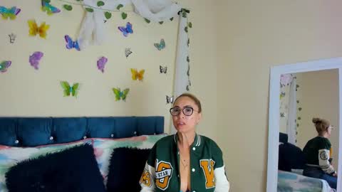 ema garcia  online show from 09-20-25, 07:37