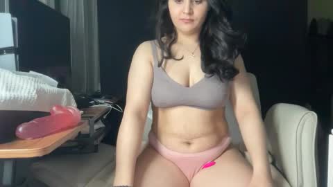 Snapshot of ema_lov3 chatting on 02-04-26, 03:23 Ema Love online show from 02-04-26, 03:23