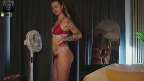 Snapshot of ema_reese chatting on 06-27-26, 04:39 Ema Reese online show from 06-27-26, 04:39