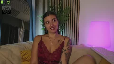 Snapshot of ema_reese chatting on 07-10-26, 04:39 Ema Reese online show from 07-10-26, 04:39